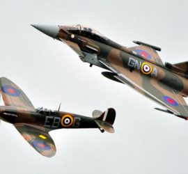 Vuelo conjunto del Spitfire y Eurofighter Typhoon
