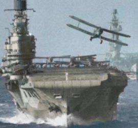 Biplanos despegando de un portaaviones en el Mediterráneo