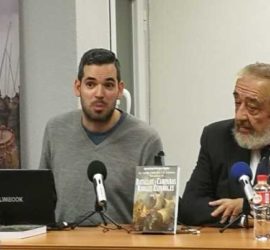Agustín Ramón Rodríguez González y Goyix en la presentación de su libro El león contra la jauría II