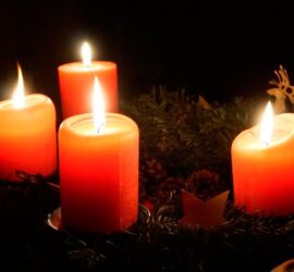 Corona de Adviento y sus velas