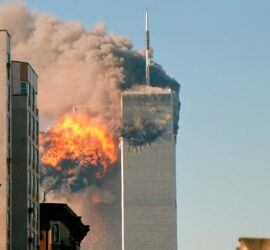 Segundo avión impactando en las Torres gemelas