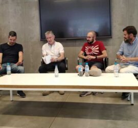 Imagen de los componentes de la mesa redonda "La historia: de las redes sociales a los libros"