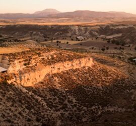 Imagen de Barranco León con la sierra al fondo