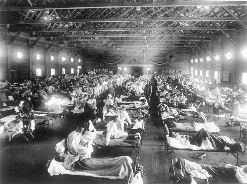 Hospital de emergencia en el Campamento Funston en Kansas durante la gripe española de 1918