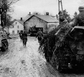 Tropas alemanas en tráfico en las Ardenas