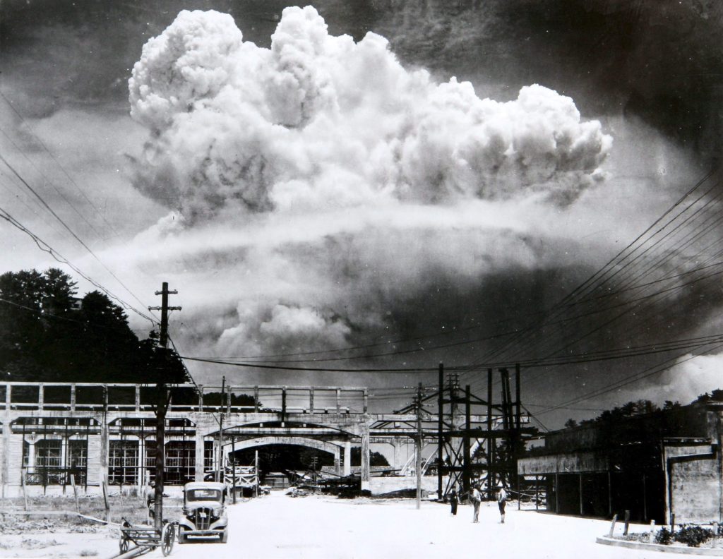 Hongo nuclear de Nagasaki desde la localidad de Koyagijima