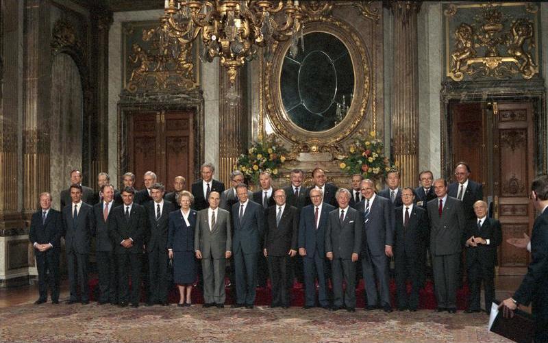 Primera foto de familia de España con el resto de componentes de la Unión Europea